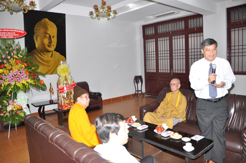 Lãnh đạo TPHCM thăm Giáo hội Phật giáo