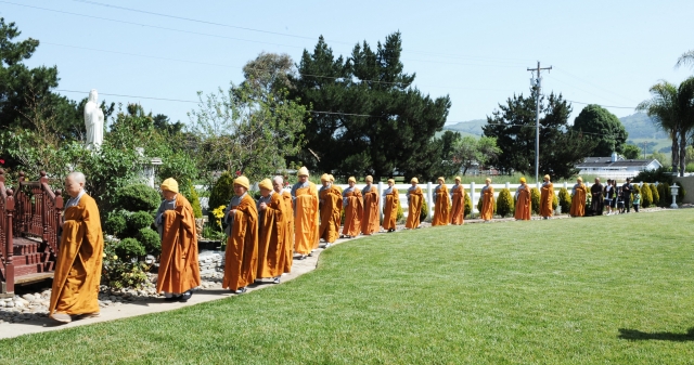 Lễ Phật đản ở các chùa miền Bắc California - Hoa Kỳ