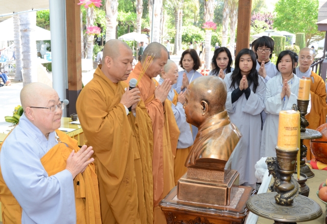 Lễ Phật đản ở các chùa miền Bắc California - Hoa Kỳ