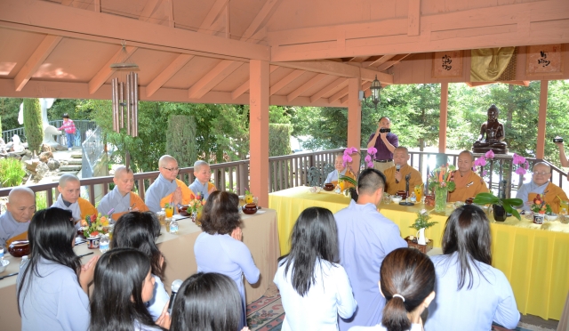 Lễ Phật đản ở các chùa miền Bắc California - Hoa Kỳ