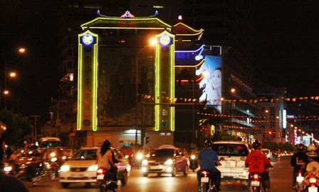 TP.HCM: Hối hả đi lễ Rằm tháng giêng
