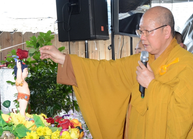 Lễ Phật đản ở các chùa miền Bắc California - Hoa Kỳ