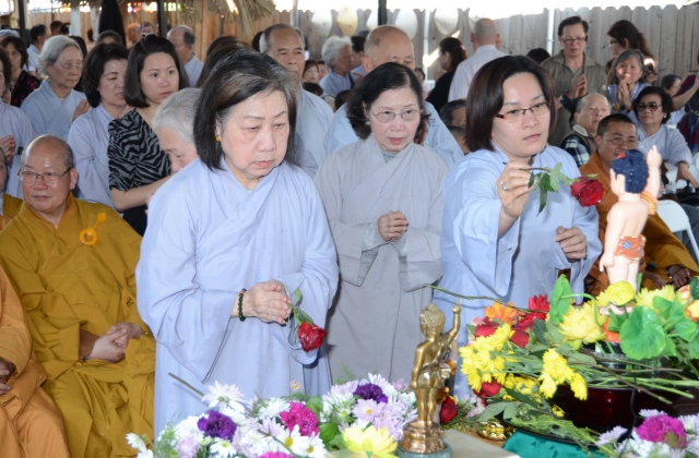 Lễ Phật đản ở các chùa miền Bắc California - Hoa Kỳ