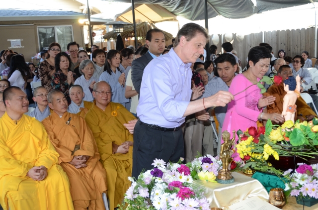 Lễ Phật đản ở các chùa miền Bắc California - Hoa Kỳ