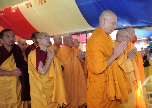 Lễ Phật đản ở các chùa miền Bắc California - Hoa Kỳ