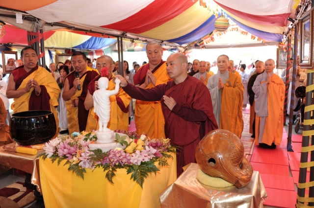 Lễ Phật đản ở các chùa miền Bắc California - Hoa Kỳ