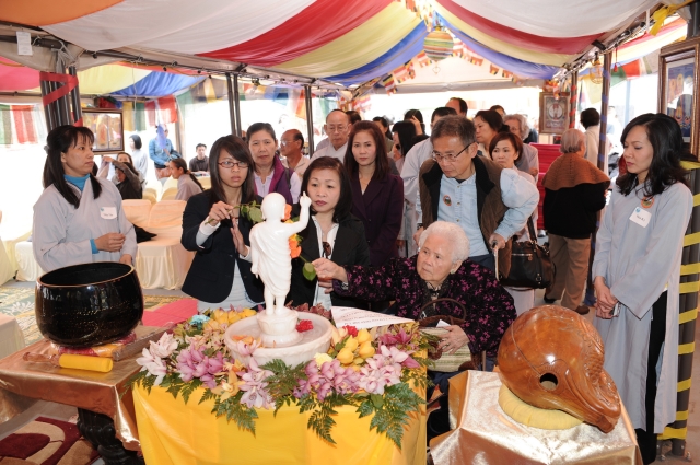 Lễ Phật đản ở các chùa miền Bắc California - Hoa Kỳ