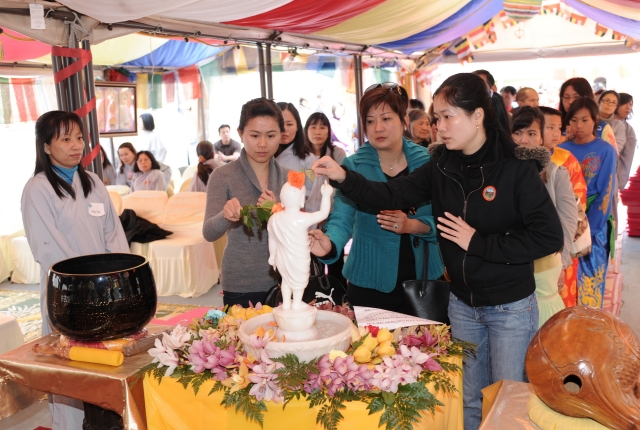 Lễ Phật đản ở các chùa miền Bắc California - Hoa Kỳ