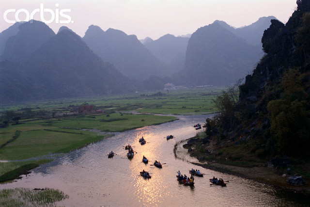 Chùa Hương tuyệt đẹp trên báo quốc tế
