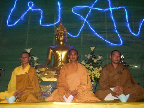 Hà Tĩnh: Lắng động đêm đốt nến tri ân