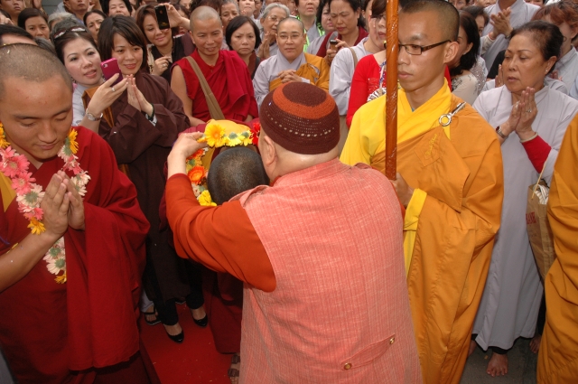 Tăng đoàn tu viện Namgyal - Dharamsala thăm Viên Thông tự
