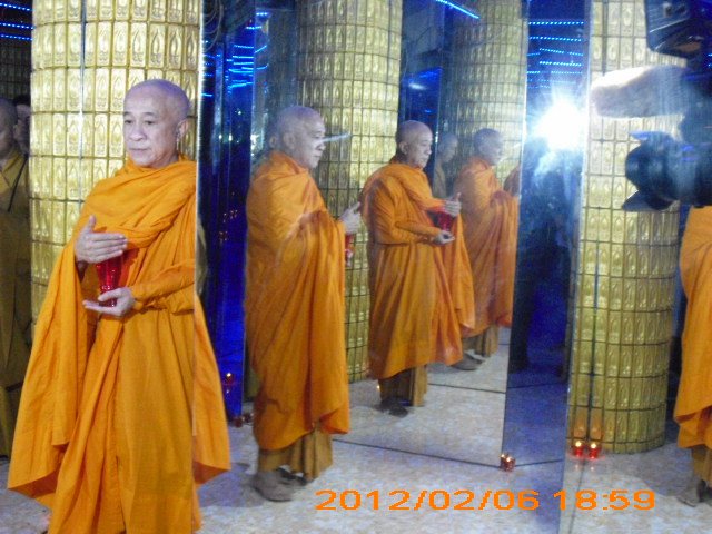 Chùm ảnh: Hoa đăng tại chùa Kỳ Quang 2 - Gò Vấp
