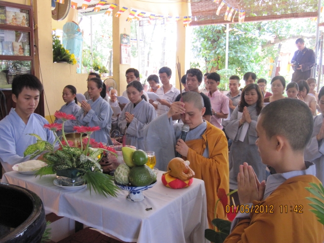 Bình Dương: Thiên Quang Ni Tự - Phát Học Bổng Cho Học Sinh -  Sinh Viên