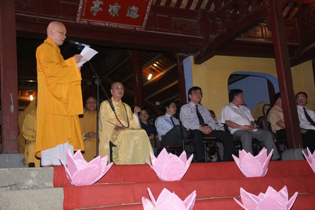 Lễ Thắp sáng Bảy Hoa sen trên sông Hương