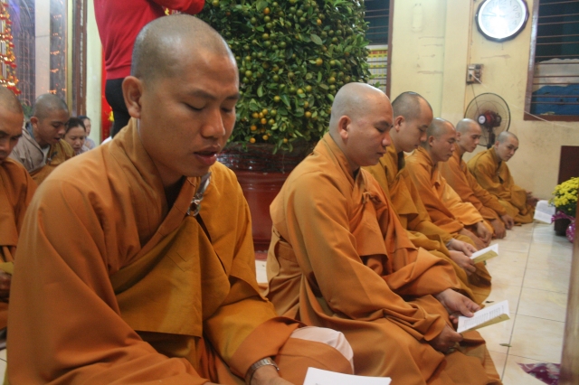 Chùm ảnh đón xuân Di Lặc ngày mồng một tết 2012 tại chùa Giác Ngộ