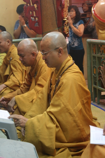 Chùm ảnh đón xuân Di Lặc ngày mồng một tết 2012 tại chùa Giác Ngộ