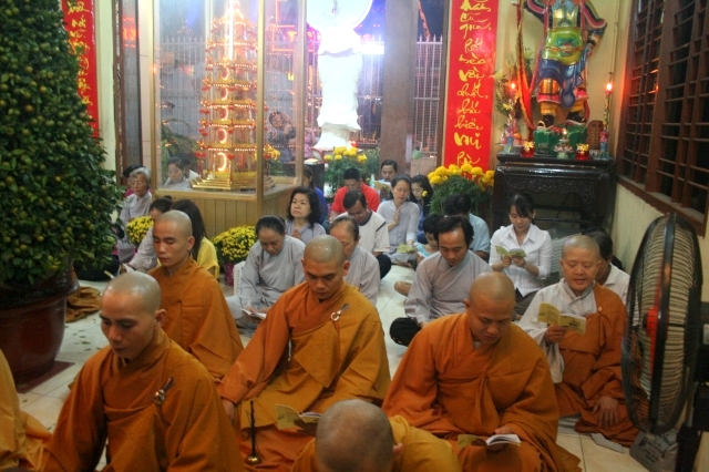 Chùm ảnh đón xuân Di Lặc ngày mồng một tết 2012 tại chùa Giác Ngộ