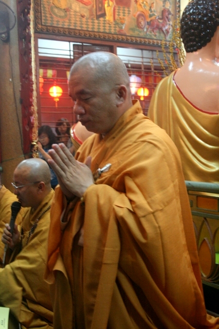 Chùm ảnh đón xuân Di Lặc ngày mồng một tết 2012 tại chùa Giác Ngộ