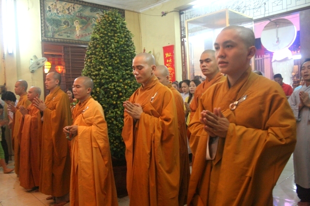 Chùm ảnh đón xuân Di Lặc ngày mồng một tết 2012 tại chùa Giác Ngộ