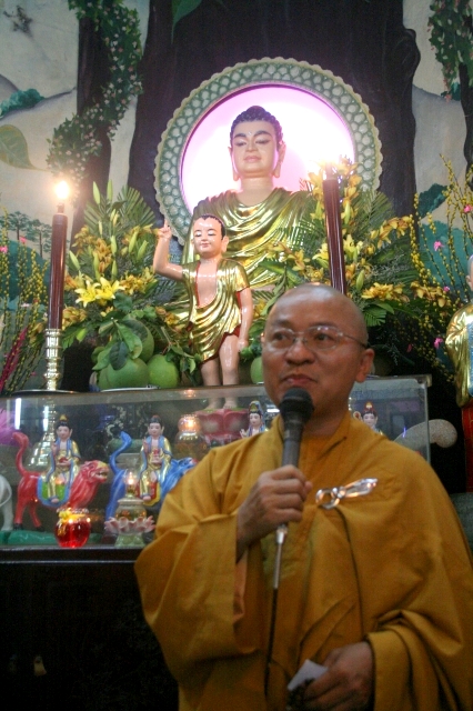 Chùm ảnh đón xuân Di Lặc ngày mồng một tết 2012 tại chùa Giác Ngộ