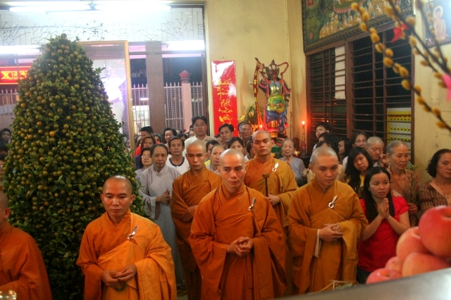 Chùm ảnh đón xuân Di Lặc ngày mồng một tết 2012 tại chùa Giác Ngộ