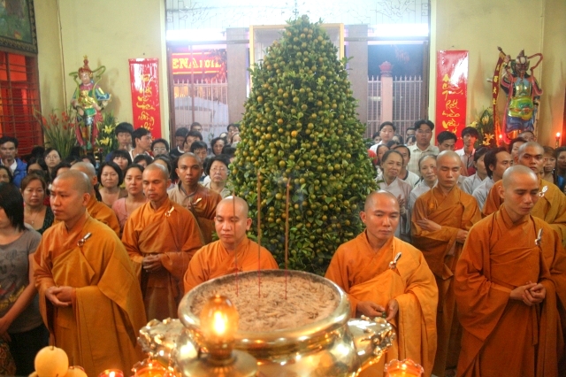 Chùm ảnh đón xuân Di Lặc ngày mồng một tết 2012 tại chùa Giác Ngộ