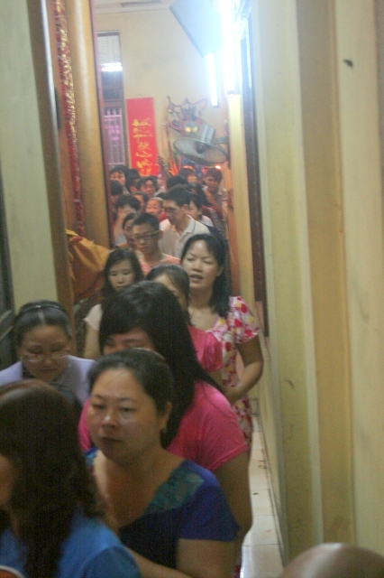 Chùm ảnh đón xuân Di Lặc ngày mồng một tết 2012 tại chùa Giác Ngộ