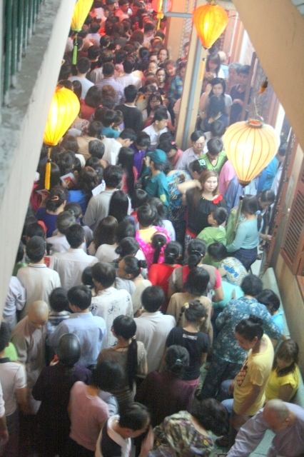 Chùm ảnh đón xuân Di Lặc ngày mồng một tết 2012 tại chùa Giác Ngộ