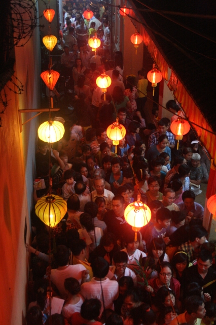 Chùm ảnh đón xuân Di Lặc ngày mồng một tết 2012 tại chùa Giác Ngộ