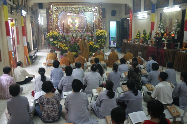 Chùm ảnh đón xuân Di Lặc ngày mồng một tết 2012 tại chùa Giác Ngộ