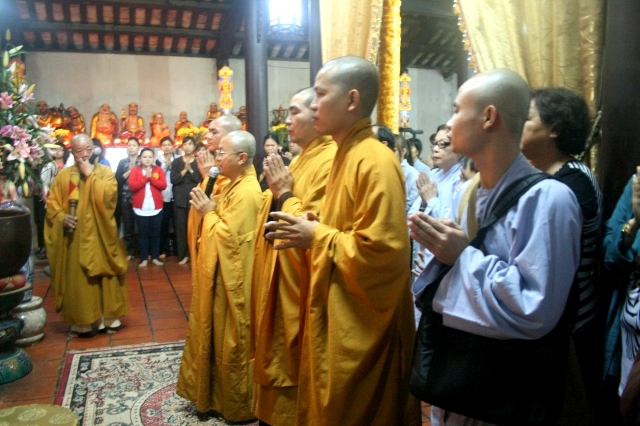 Chùm ảnh: Chùa Giác Ngộ tổ chức hành hương 10 chùa đầu năm