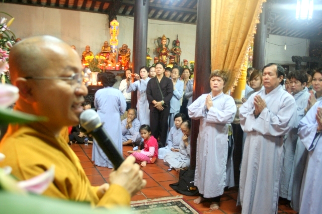 Chùm ảnh: Chùa Giác Ngộ tổ chức hành hương 10 chùa đầu năm