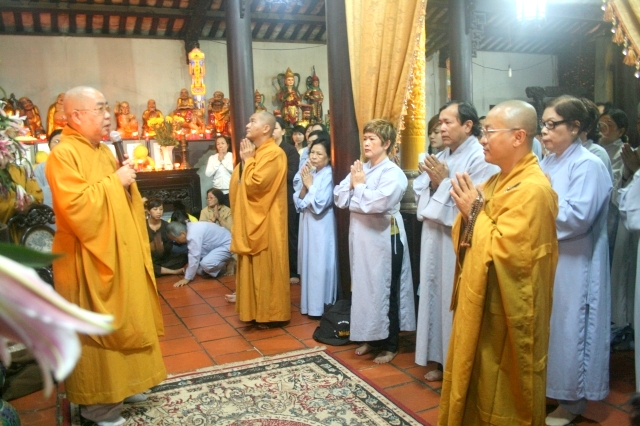 Chùm ảnh: Chùa Giác Ngộ tổ chức hành hương 10 chùa đầu năm