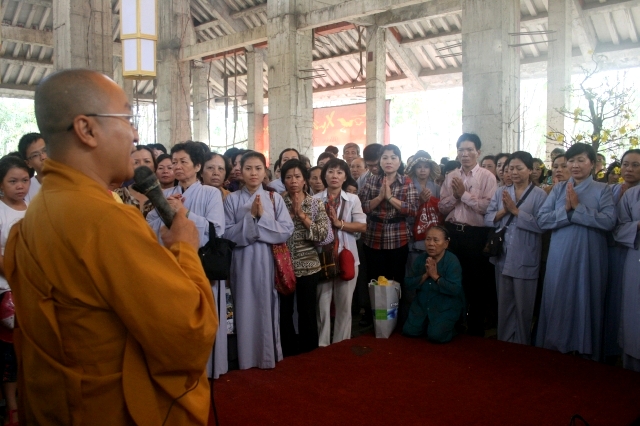 Chùm ảnh: Chùa Giác Ngộ tổ chức hành hương 10 chùa đầu năm