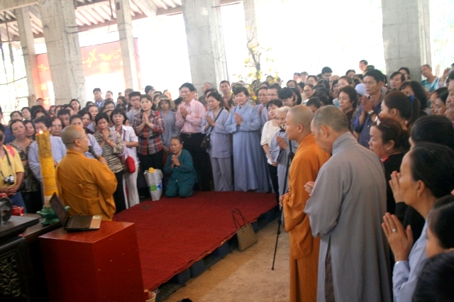 Chùm ảnh: Chùa Giác Ngộ tổ chức hành hương 10 chùa đầu năm