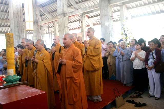 Chùm ảnh: Chùa Giác Ngộ tổ chức hành hương 10 chùa đầu năm