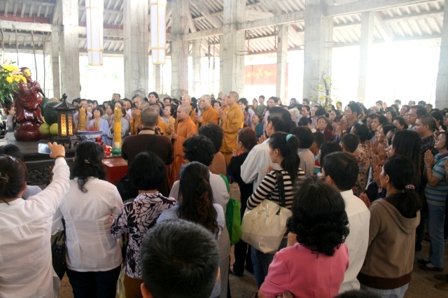 Chùm ảnh: Chùa Giác Ngộ tổ chức hành hương 10 chùa đầu năm