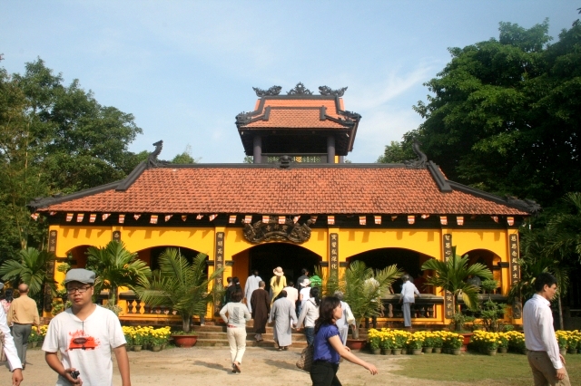 Chùm ảnh: Chùa Giác Ngộ tổ chức hành hương 10 chùa đầu năm