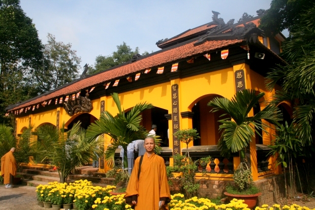 Chùm ảnh: Chùa Giác Ngộ tổ chức hành hương 10 chùa đầu năm