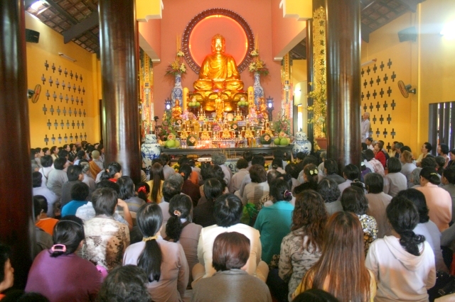 Chùm ảnh: Chùa Giác Ngộ tổ chức hành hương 10 chùa đầu năm