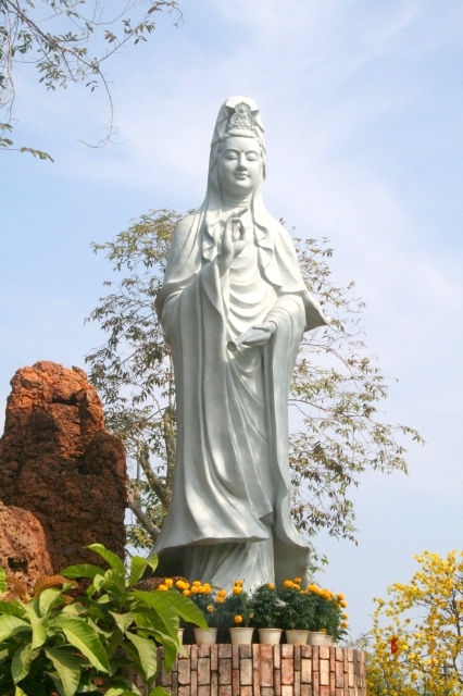 Chùm ảnh: Chùa Giác Ngộ tổ chức hành hương 10 chùa đầu năm