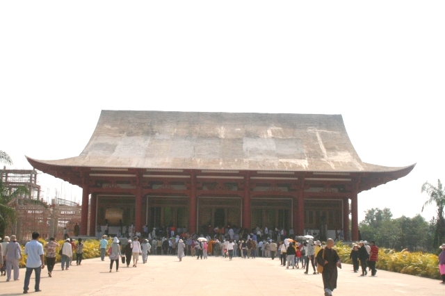 Chùm ảnh: Chùa Giác Ngộ tổ chức hành hương 10 chùa đầu năm