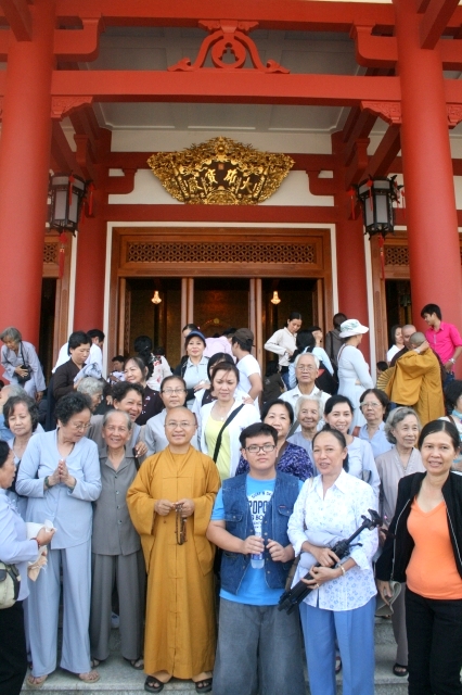 Chùm ảnh: Chùa Giác Ngộ tổ chức hành hương 10 chùa đầu năm