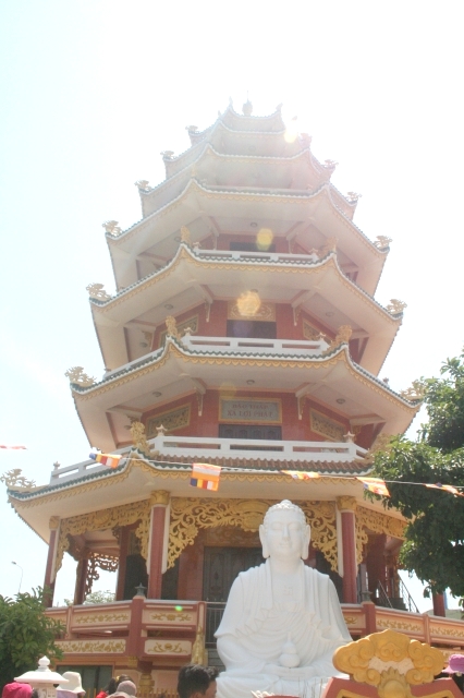 Chùm ảnh: Chùa Giác Ngộ tổ chức hành hương 10 chùa đầu năm