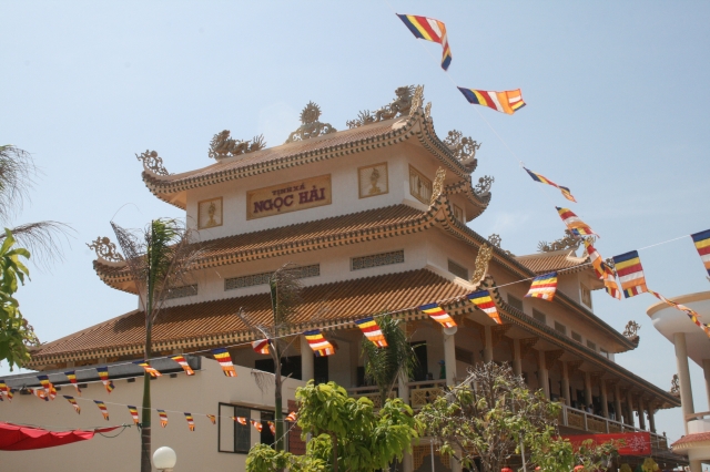 Chùm ảnh: Chùa Giác Ngộ tổ chức hành hương 10 chùa đầu năm