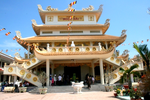 Chùm ảnh: Chùa Giác Ngộ tổ chức hành hương 10 chùa đầu năm