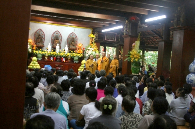 Chùm ảnh: Chùa Giác Ngộ tổ chức hành hương 10 chùa đầu năm