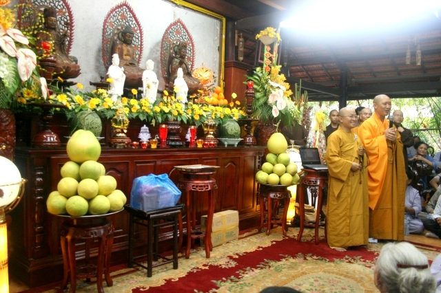 Chùm ảnh: Chùa Giác Ngộ tổ chức hành hương 10 chùa đầu năm