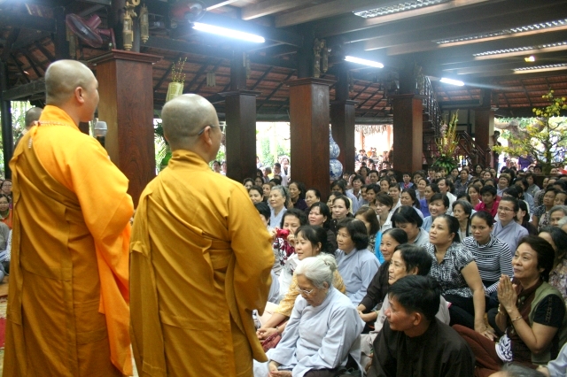 Chùm ảnh: Chùa Giác Ngộ tổ chức hành hương 10 chùa đầu năm