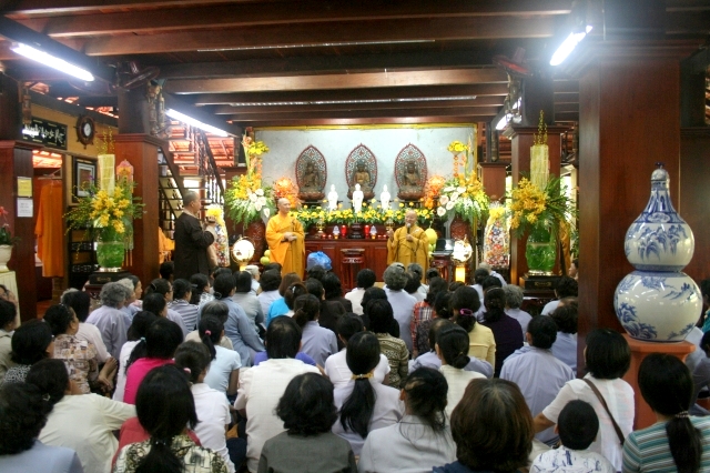 Chùm ảnh: Chùa Giác Ngộ tổ chức hành hương 10 chùa đầu năm